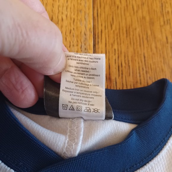 NEW NHL Winnipeg Jets jersey - Embroidered not stamped (5249) - Picture 5 of 7